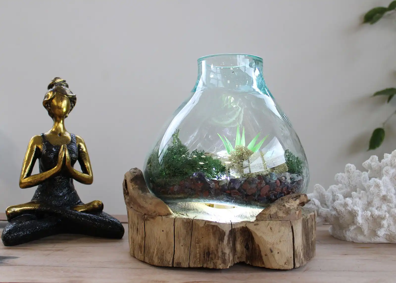 Molten Glass Large Fish Tank 3.7 litre (with light cavity)- 30cm | www.artisangoods.co.uk 11 Molten Glass Large Fish Tank 3.7 litre (with light cavity)- 30cm | www.artisangoods.co.uk 10