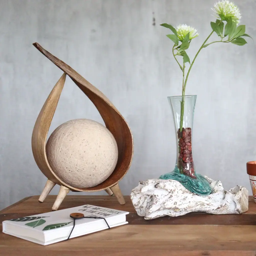 Molten Glass on Whitewash Wood – Vase – Medium | www.artisangoods.co.uk 6