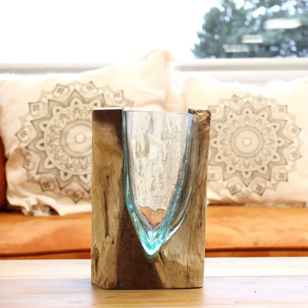 Molton Glass V-shaped Art Vase on Wood | www.artisangoods.co.uk 6