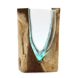 Molton Glass V-shaped Art Vase on Wood | www.artisangoods.co.uk 4