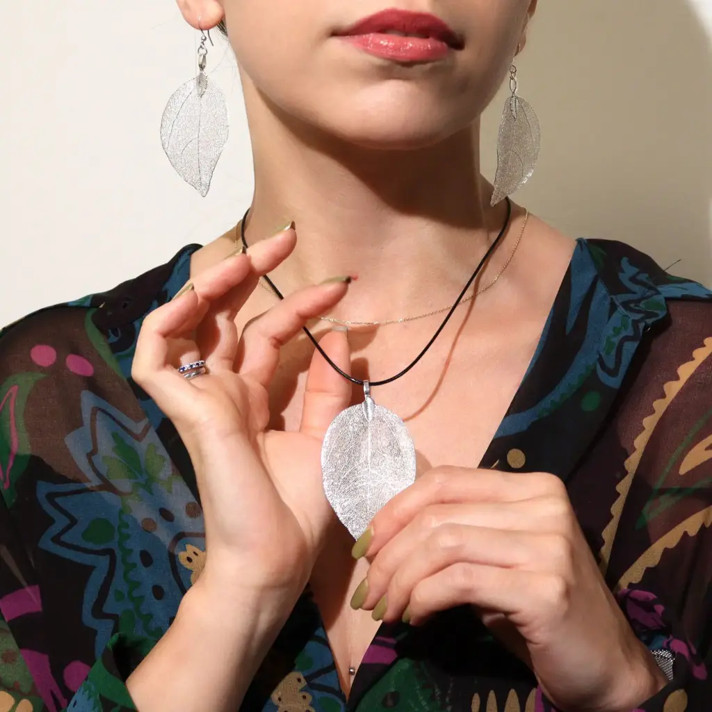 Necklace – Bravery Leaf – Silver | www.artisangoods.co.uk 3
