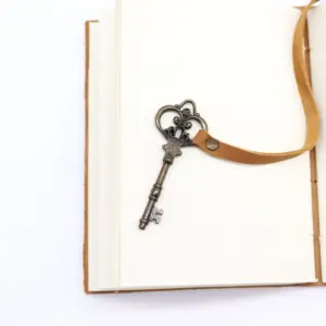 Oiled Tan Leather & Key – 200 pages – 13x18cm | www.artisangoods.co.uk 4