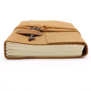 Oiled Tan Leather & Key – 200 pages – 13x18cm | www.artisangoods.co.uk 3