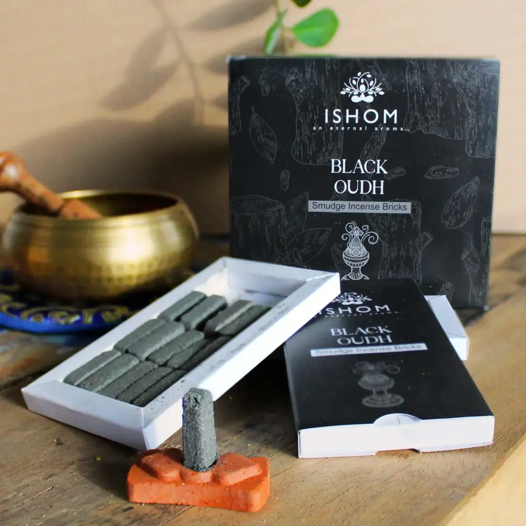 Pack of 15 Natural Incense Smudge Bricks and Burner – Black Wood | www.artisangoods.co.uk