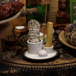 Palo Santo Stick & Smudge Holder – Mandala – White & Grey | www.artisangoods.co.uk 2