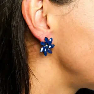 Royal Blue – Vintage Glass – Flowers – Earrings | www.artisangoods.co.uk 3