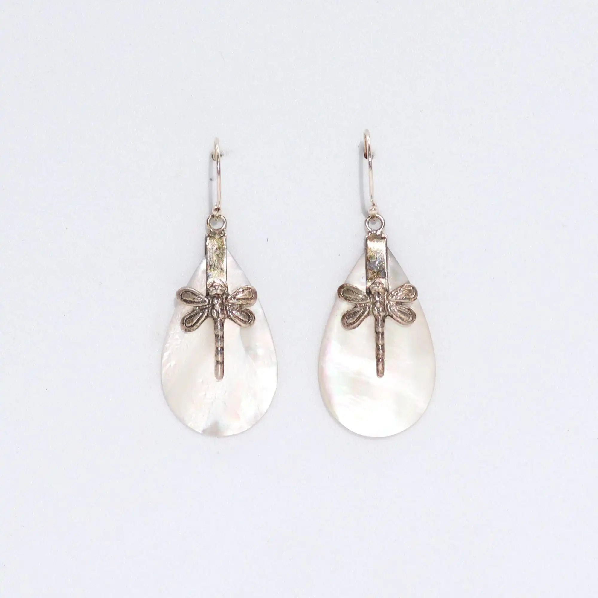 Shell & Silver Earrings – Dragonflies – MOP | www.artisangoods.co.uk 7 Shell & Silver Earrings – Dragonflies – MOP | www.artisangoods.co.uk 6