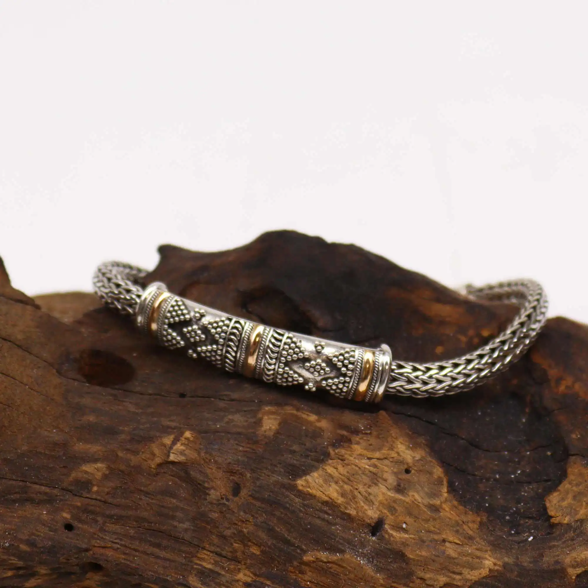 Silver & Gold Bracelet – Unisex Single Chain | www.artisangoods.co.uk 3 Silver & Gold Bracelet – Unisex Single Chain | www.artisangoods.co.uk 2