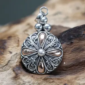 Silver & Gold Pendant – Classic Round | www.artisangoods.co.uk 2