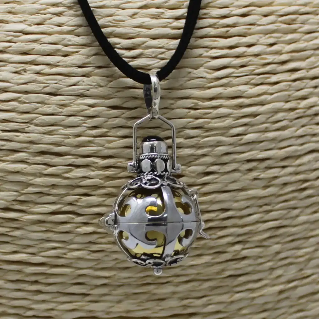 Silver Angel Bell – Dreams – 18mm | www.artisangoods.co.uk 2