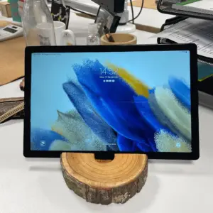 Small Log Phone Holder (full slice) – Natural | www.artisangoods.co.uk 9
