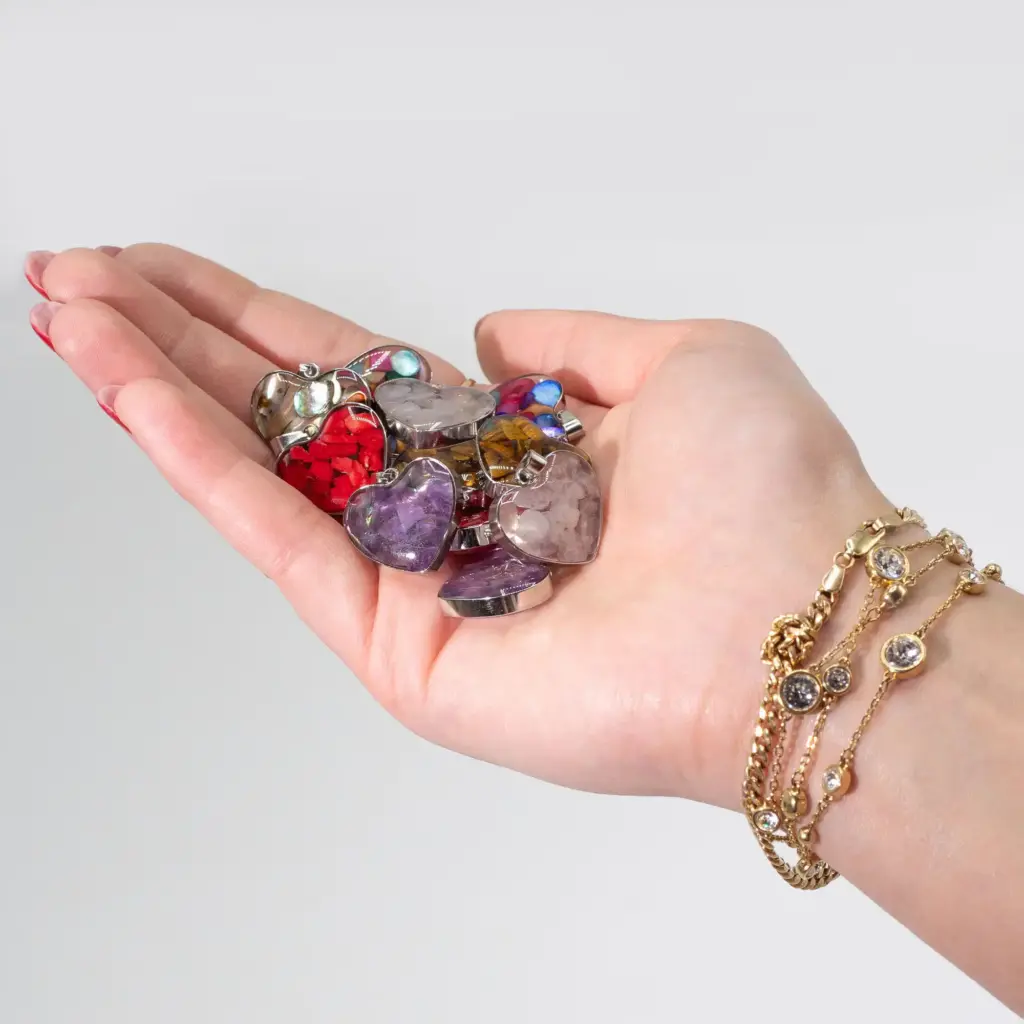 Steel Cased Pendant Hearts – 12 Assorted Gemstone Chips & Shells | www.artisangoods.co.uk 3