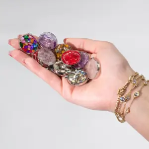 Steel Cased Pendant Round – 12 Assorted Gemstone Chips & Shells | www.artisangoods.co.uk 3