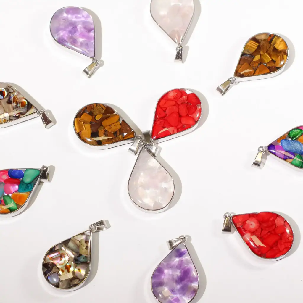 Steel Cased Pendant Teardrops – 12 Assorted Gemstone Chips & Shells | www.artisangoods.co.uk 2 Steel Cased Pendant Teardrops – 12 Assorted Gemstone Chips & Shells | www.artisangoods.co.uk 2