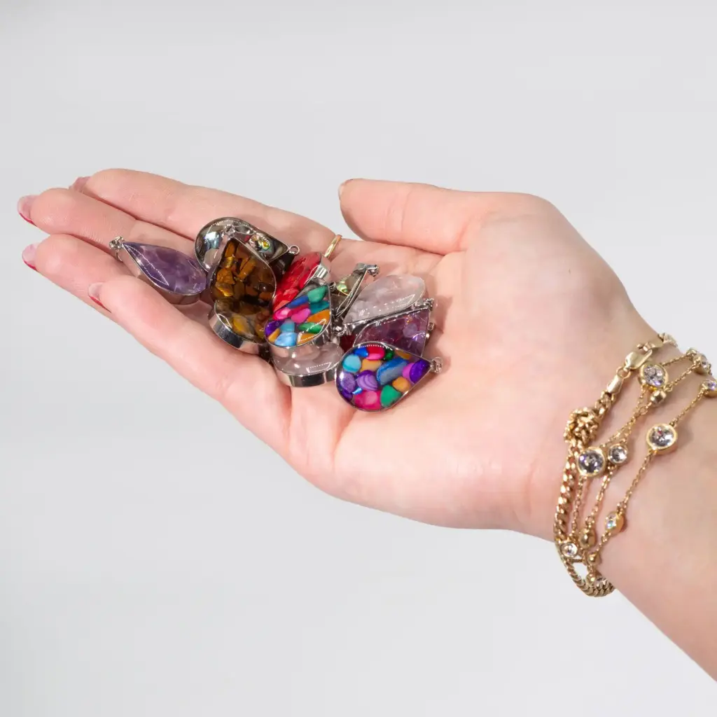 Steel Cased Pendant Teardrops – 12 Assorted Gemstone Chips & Shells | www.artisangoods.co.uk 3 Steel Cased Pendant Teardrops – 12 Assorted Gemstone Chips & Shells | www.artisangoods.co.uk 3