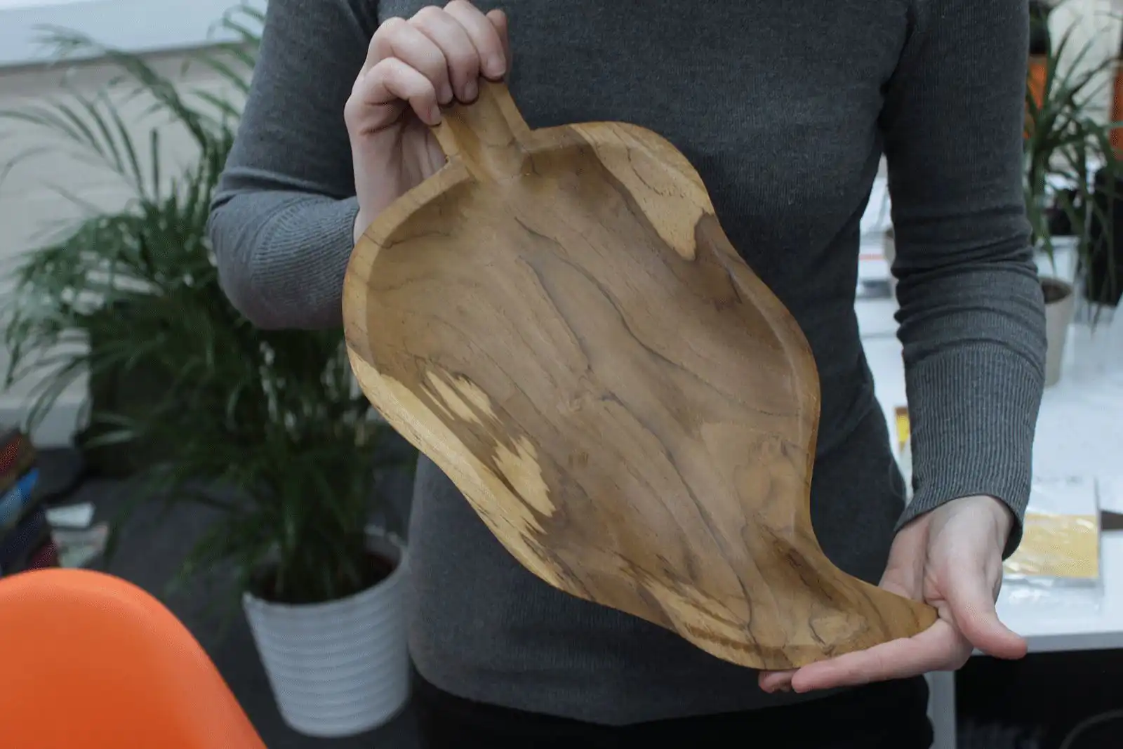 Teak Leaf Shaped Bowl – aprox 32cm | www.artisangoods.co.uk 5 Teak Leaf Shaped Bowl – aprox 32cm | www.artisangoods.co.uk 4
