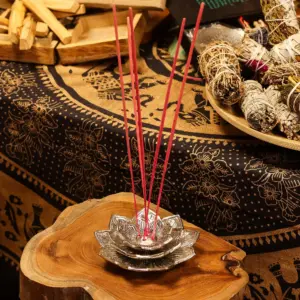 Tri-Flower Lotus Flower Incense Holder | www.artisangoods.co.uk 2