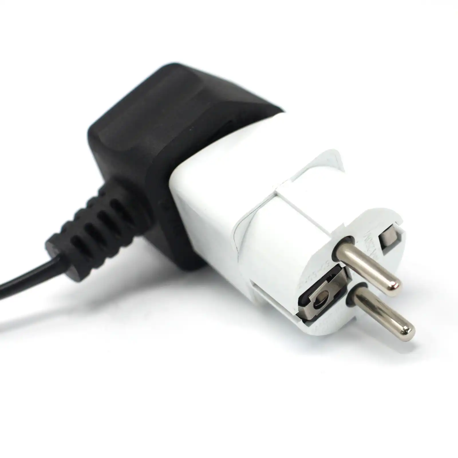UK to EU Plug Adaptor | www.artisangoods.co.uk 5 UK to EU Plug Adaptor | www.artisangoods.co.uk 4