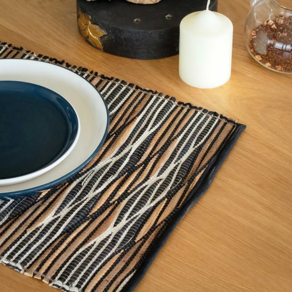 Water Hyacinth Natural Placemat – Black and White Waves | www.artisangoods.co.uk