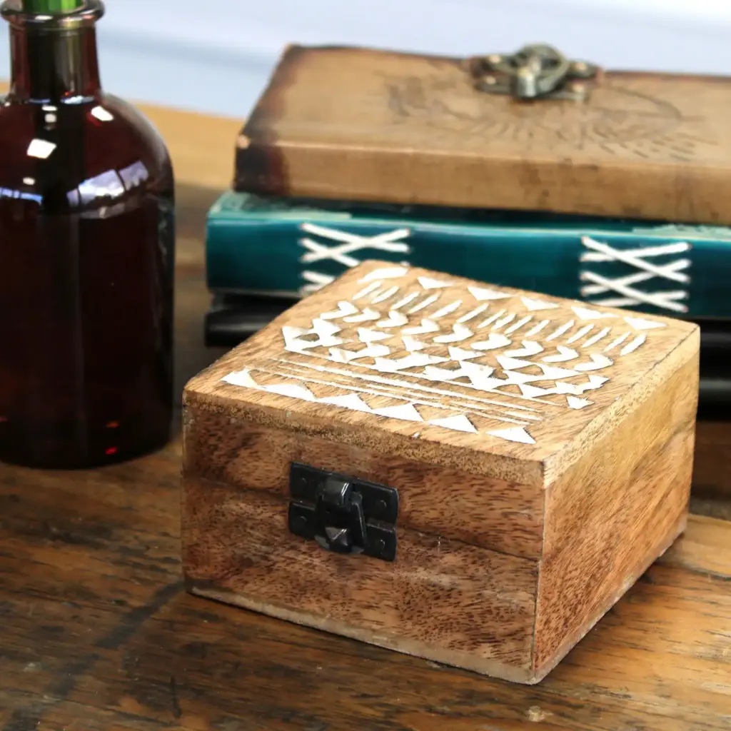 White Washed Wooden Box – 4×4 Aztec Design | www.artisangoods.co.uk 6 White Washed Wooden Box – 4×4 Aztec Design | www.artisangoods.co.uk 6