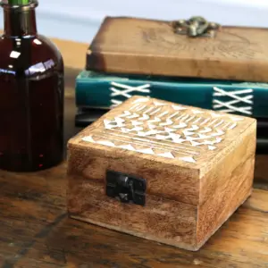 White Washed Wooden Box – 4×4 Aztec Design | www.artisangoods.co.uk 6