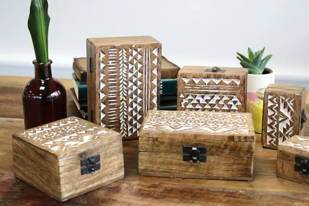 White Washed Wooden Box – 6×4 Aztec Design | www.artisangoods.co.uk 4 White Washed Wooden Box – 6×4 Aztec Design | www.artisangoods.co.uk 4