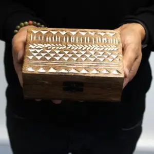 White Washed Wooden Box – 6×4 Aztec Design | www.artisangoods.co.uk 2