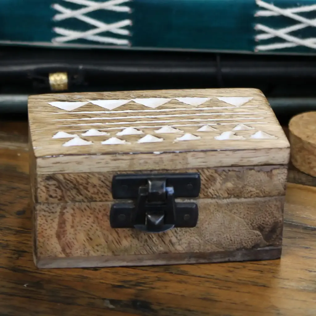 White Washed Wooden Box – Pill Box Aztec Design | www.artisangoods.co.uk 3