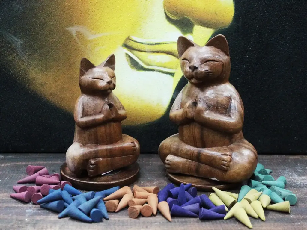 Wooden Carved Incense Burners – Lrg Yoga Cat | www.artisangoods.co.uk 5