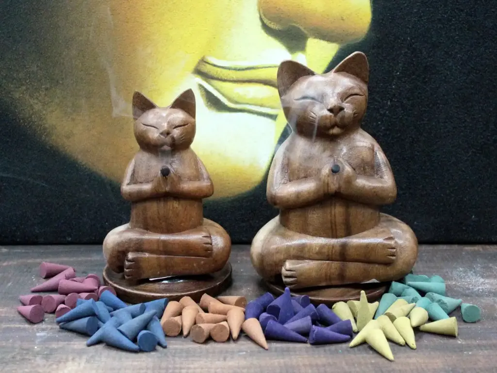Wooden Carved Incense Burners – Lrg Yoga Cat | www.artisangoods.co.uk 2