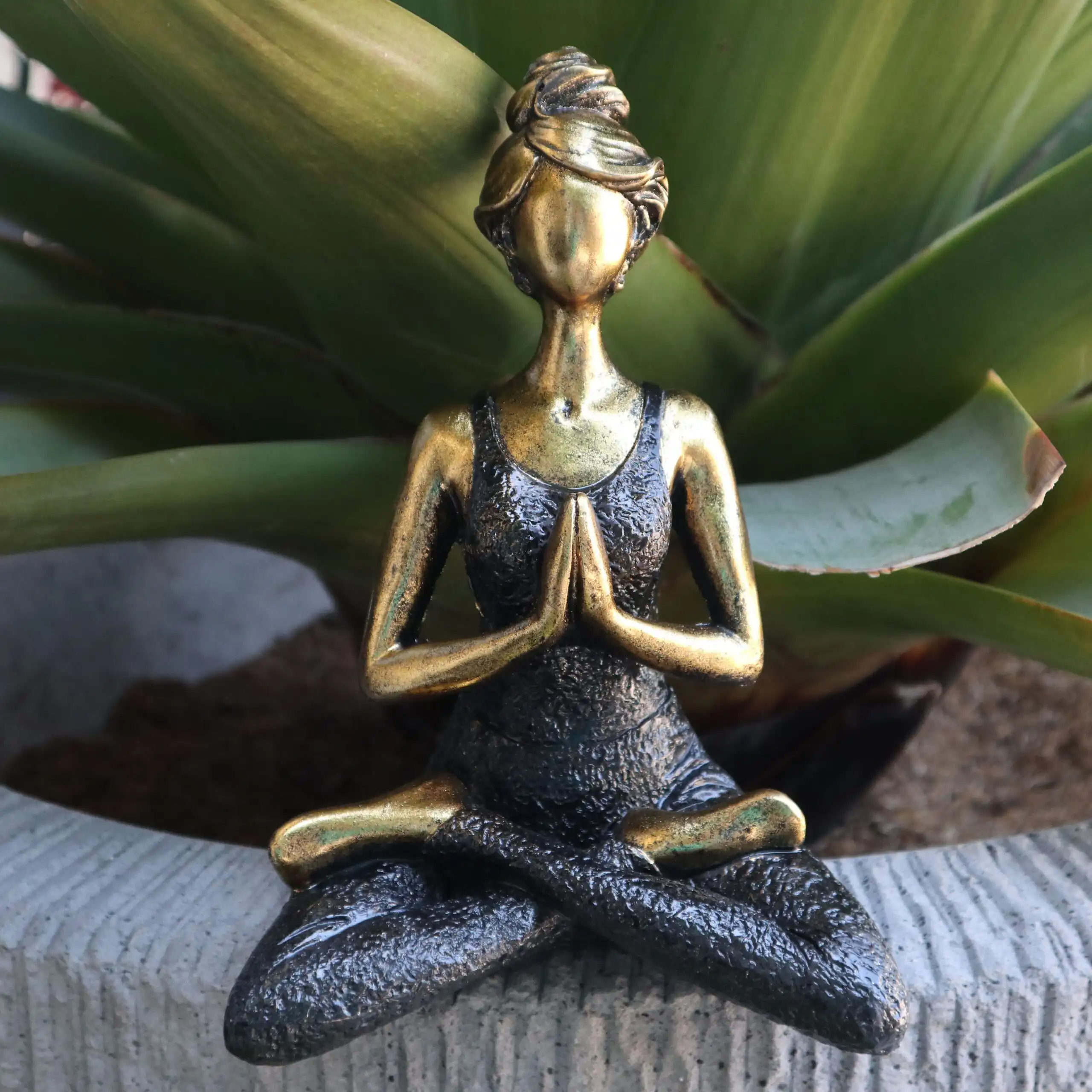 Yoga Lady Figure – Bronze & Black 24cm | www.artisangoods.co.uk 3 Yoga Lady Figure – Bronze & Black 24cm | www.artisangoods.co.uk 2