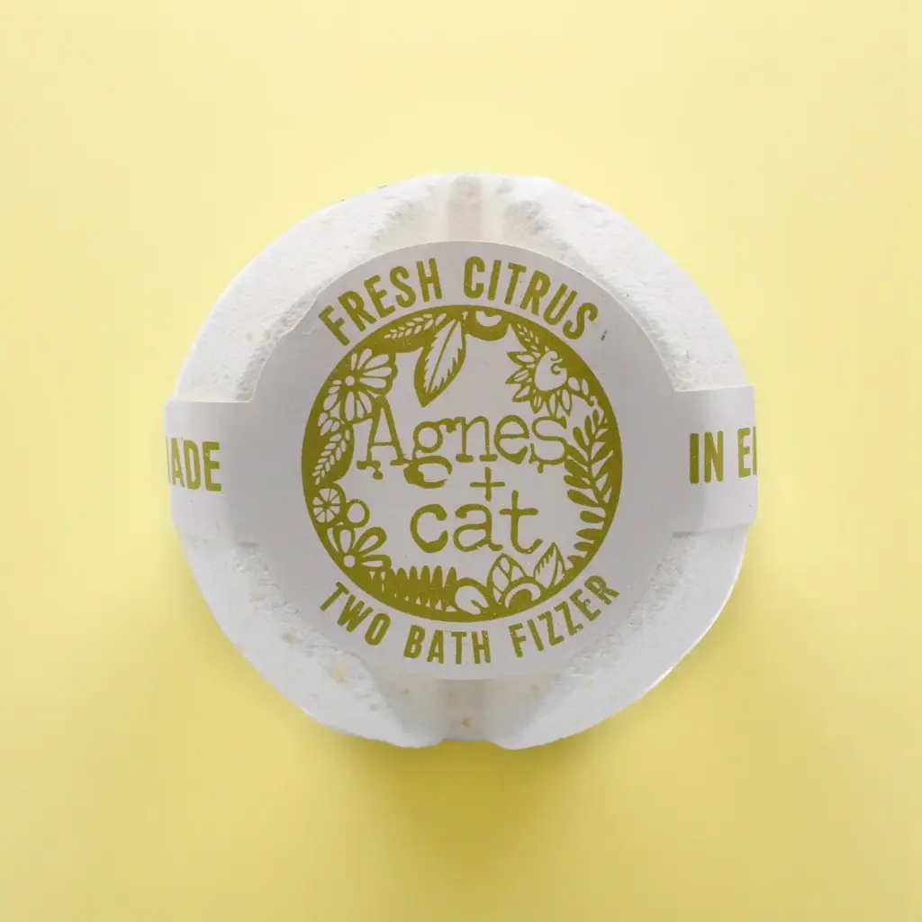Agnes + Cat Bath Fizzer – Fresh Citrus | www.artisangoods.co.uk 2 Agnes + Cat Bath Fizzer – Fresh Citrus | www.artisangoods.co.uk 2