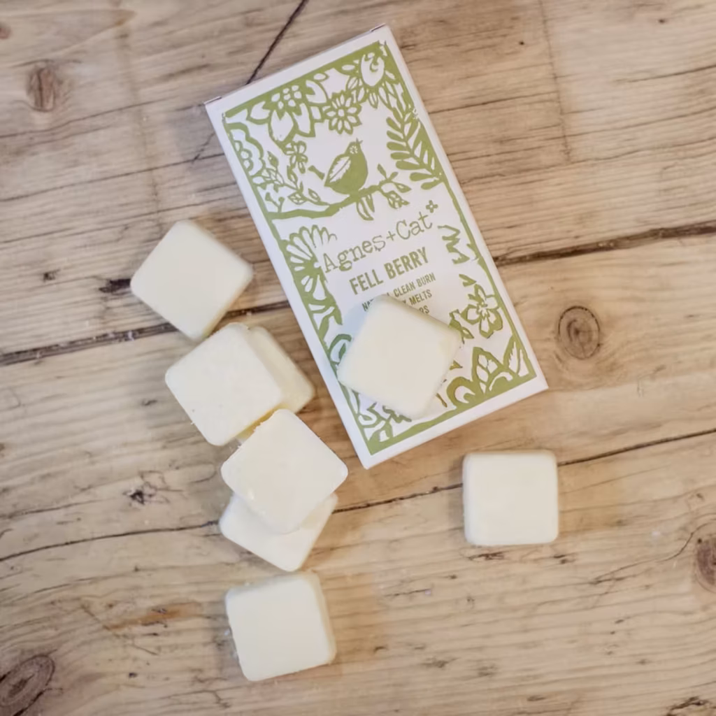 Agnes + Cat Box of 8 Wax Melts – Fell Berry | www.artisangoods.co.uk