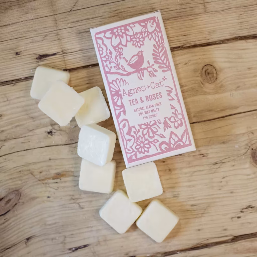 Agnes + Cat Box of 8 Wax Melts – Tea + Roses | www.artisangoods.co.uk
