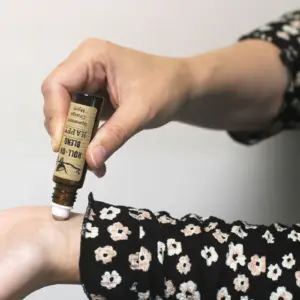 Agnes + Cat Roll On Essential Oil Blend – FOCUS | www.artisangoods.co.uk 8