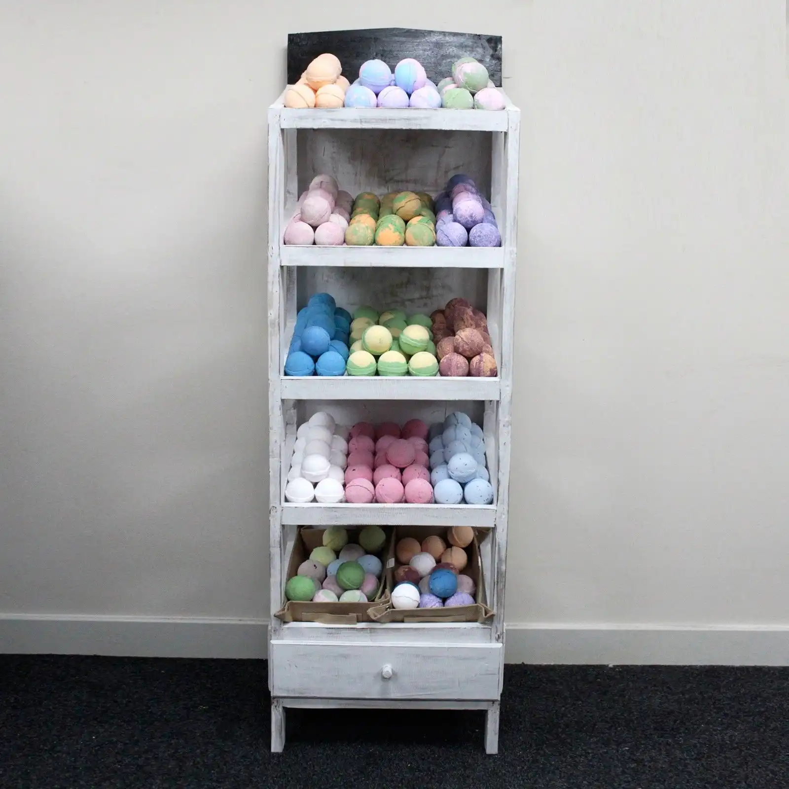 Bath Bomb 5 Shelf Display – Whitewash | www.artisangoods.co.uk 2 Bath Bomb 5 Shelf Display – Whitewash | www.artisangoods.co.uk 1