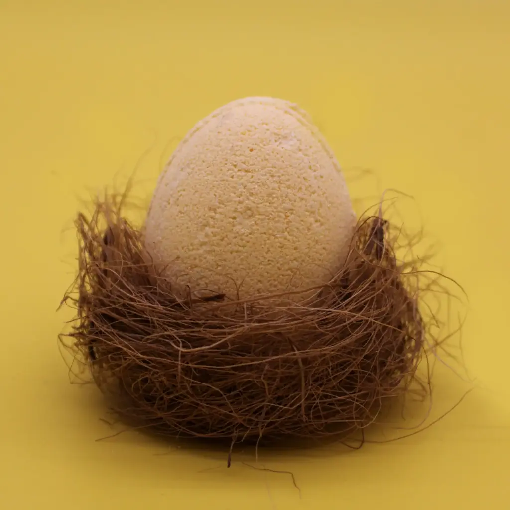 6 Bath Eggs in a Tray – Banana | www.artisangoods.co.uk 2