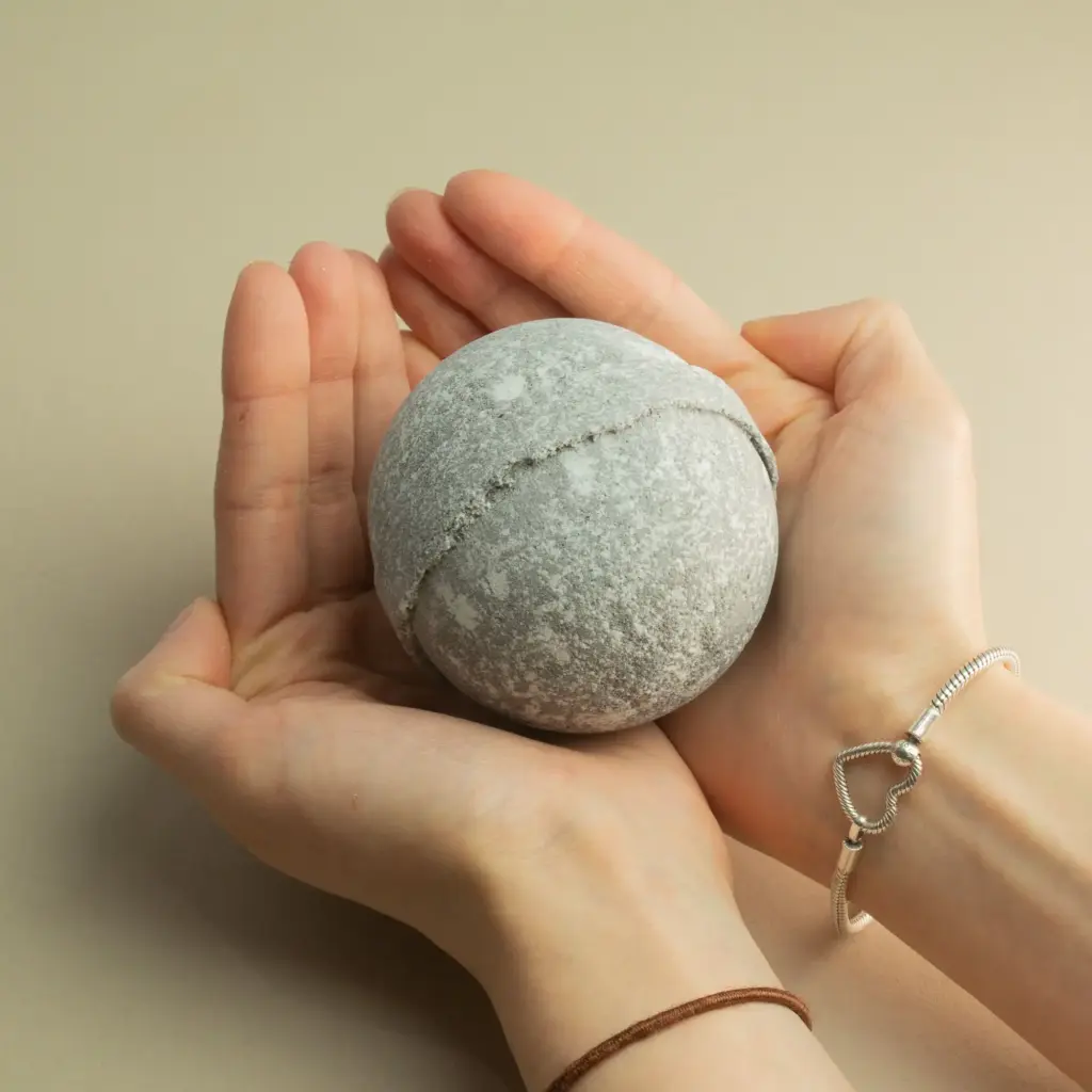 Elemental Crystal Bath Bomb – Air | www.artisangoods.co.uk 5 Elemental Crystal Bath Bomb – Air | www.artisangoods.co.uk 5