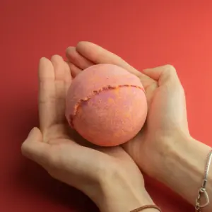 Elemental Crystal Bath Bomb – Fire | www.artisangoods.co.uk 3
