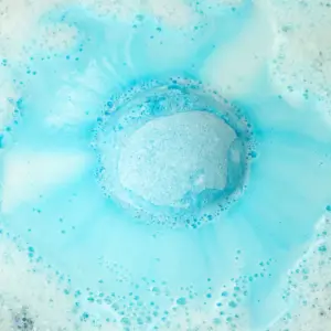Elemental Crystal Bath Bomb – Water | www.artisangoods.co.uk 3
