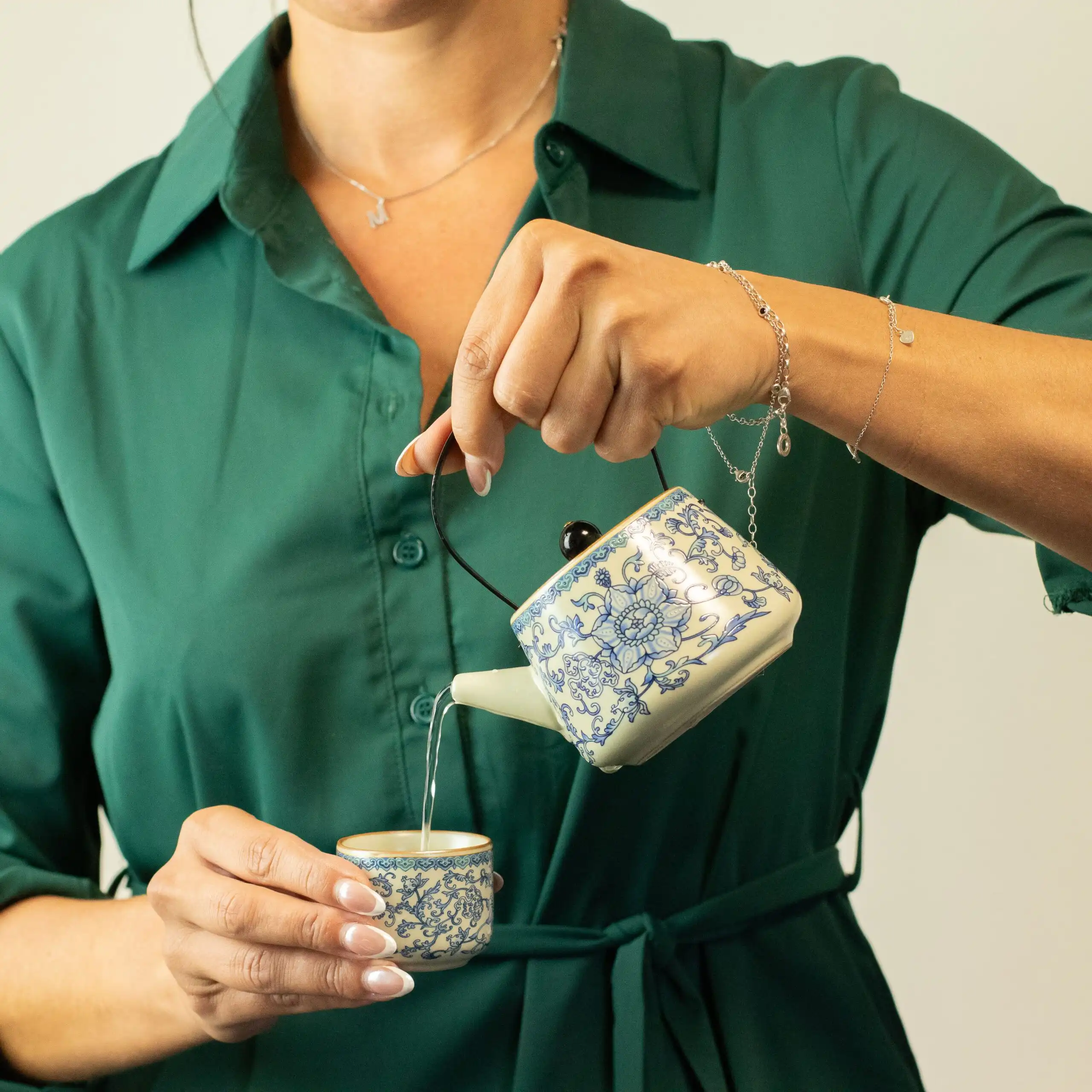 Travel Teapot Set & Two Cups - China Ru Blue - Image 4