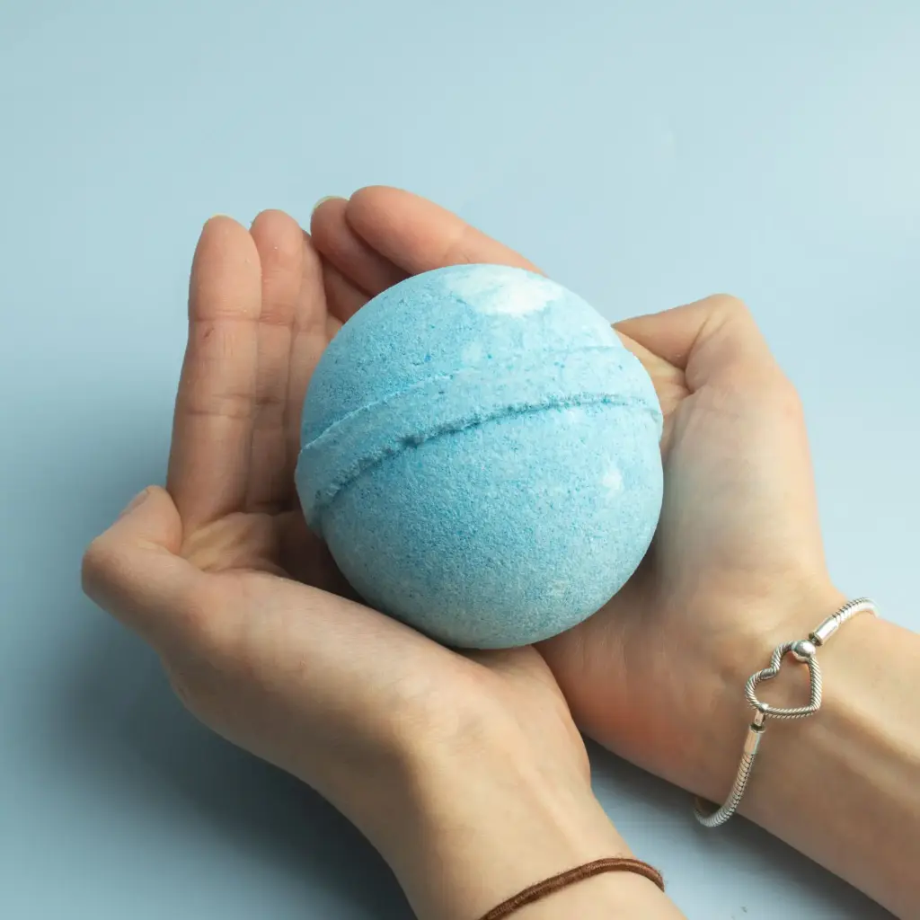 Elemental Crystal Bath Bomb – Water | www.artisangoods.co.uk 2 Elemental Crystal Bath Bomb – Water | www.artisangoods.co.uk 2