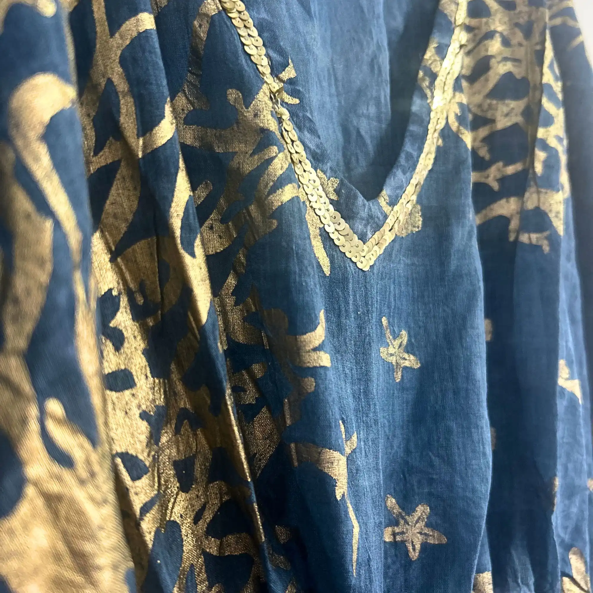 Nomad Sari Kaftan – Sea Blue with Gold Coral Print | www.artisangoods.co.uk 3 Nomad Sari Kaftan – Sea Blue with Gold Coral Print | www.artisangoods.co.uk 2