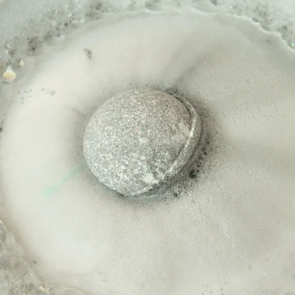 Elemental Crystal Bath Bomb – Air | www.artisangoods.co.uk 3 Elemental Crystal Bath Bomb – Air | www.artisangoods.co.uk 3