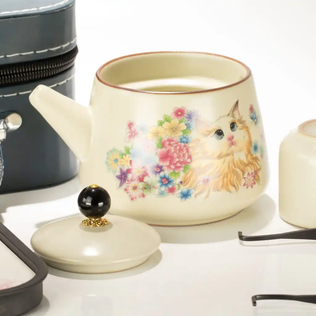 Travel Teapot Set & Two Cups – Cat Lover | www.artisangoods.co.uk 5 Travel Teapot Set & Two Cups – Cat Lover | www.artisangoods.co.uk 5