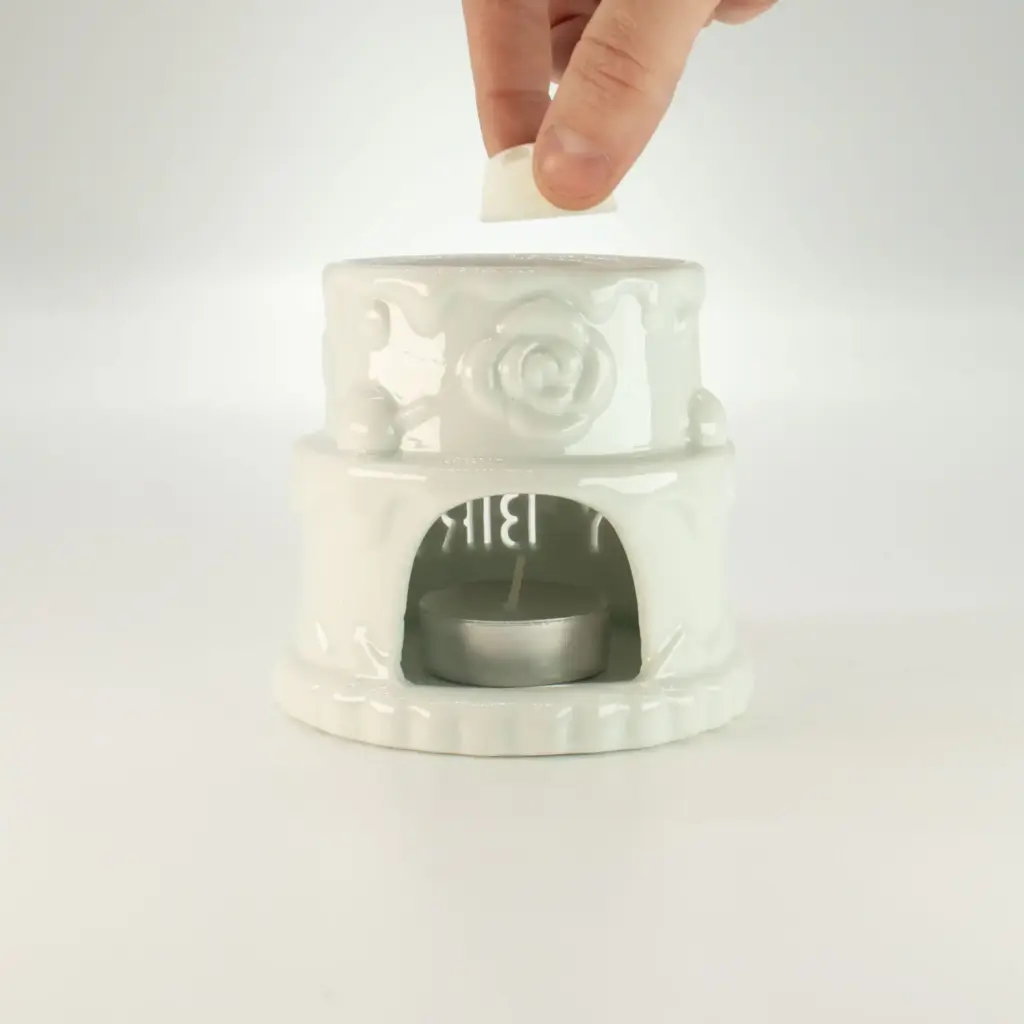 Ceramic Cake Oil Burner – HAPPY BIRTHDAY – White | www.artisangoods.co.uk 6 Ceramic Cake Oil Burner – HAPPY BIRTHDAY – White | www.artisangoods.co.uk 6