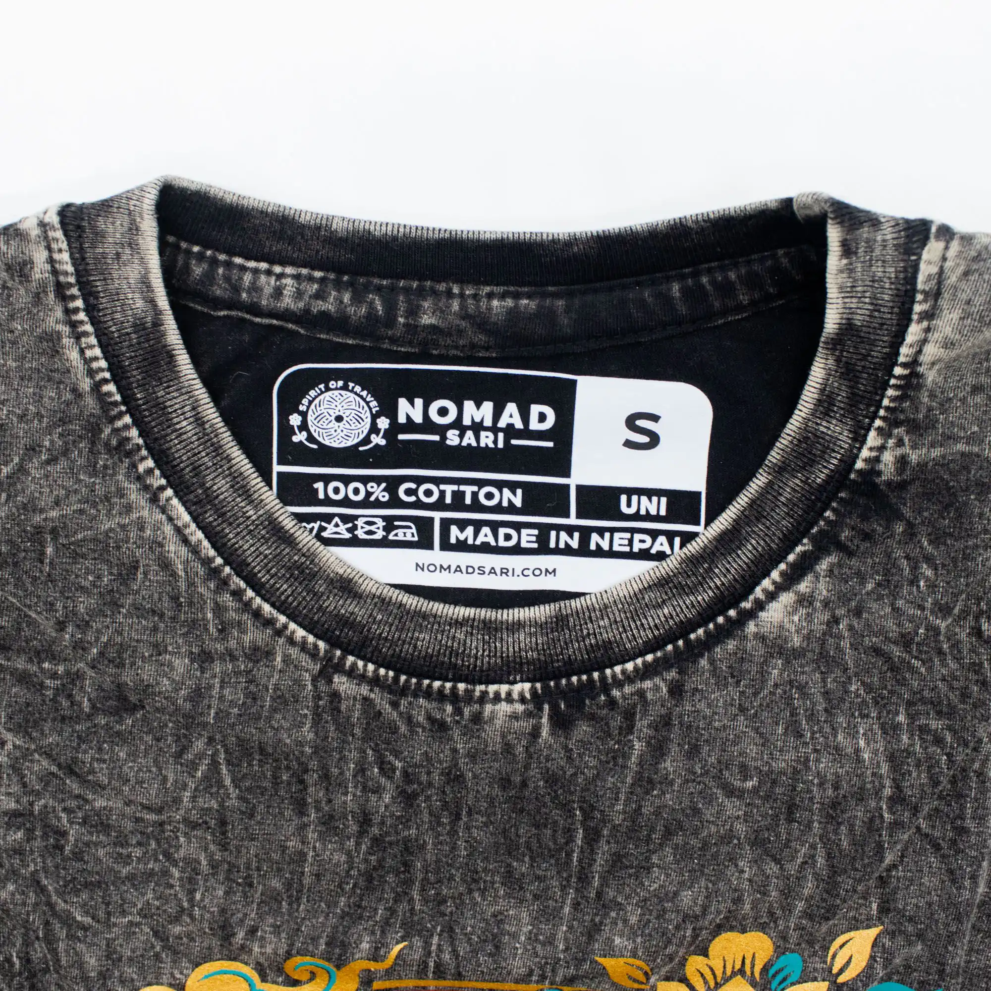 Nomad Sari Stonewashed Cotton T-Shirt – Compass of Life – Charcoal – Small | www.artisangoods.co.uk 3 Nomad Sari Stonewashed Cotton T-Shirt – Compass of Life – Charcoal – Small | www.artisangoods.co.uk 2