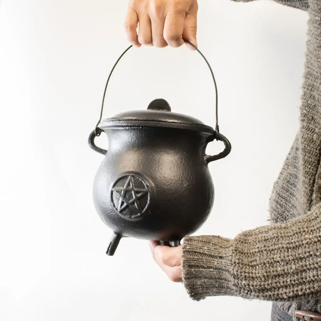 Extra Huge Cast Iron Cauldron with Pentagon 23x18cm (at least 4kg) | www.artisangoods.co.uk 7 Extra Huge Cast Iron Cauldron with Pentagon 23x18cm (at least 4kg) | www.artisangoods.co.uk 7
