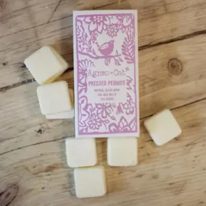 Agnes + Cat Box of 8 Wax Melts – Pressed Peonies | www.artisangoods.co.uk 3