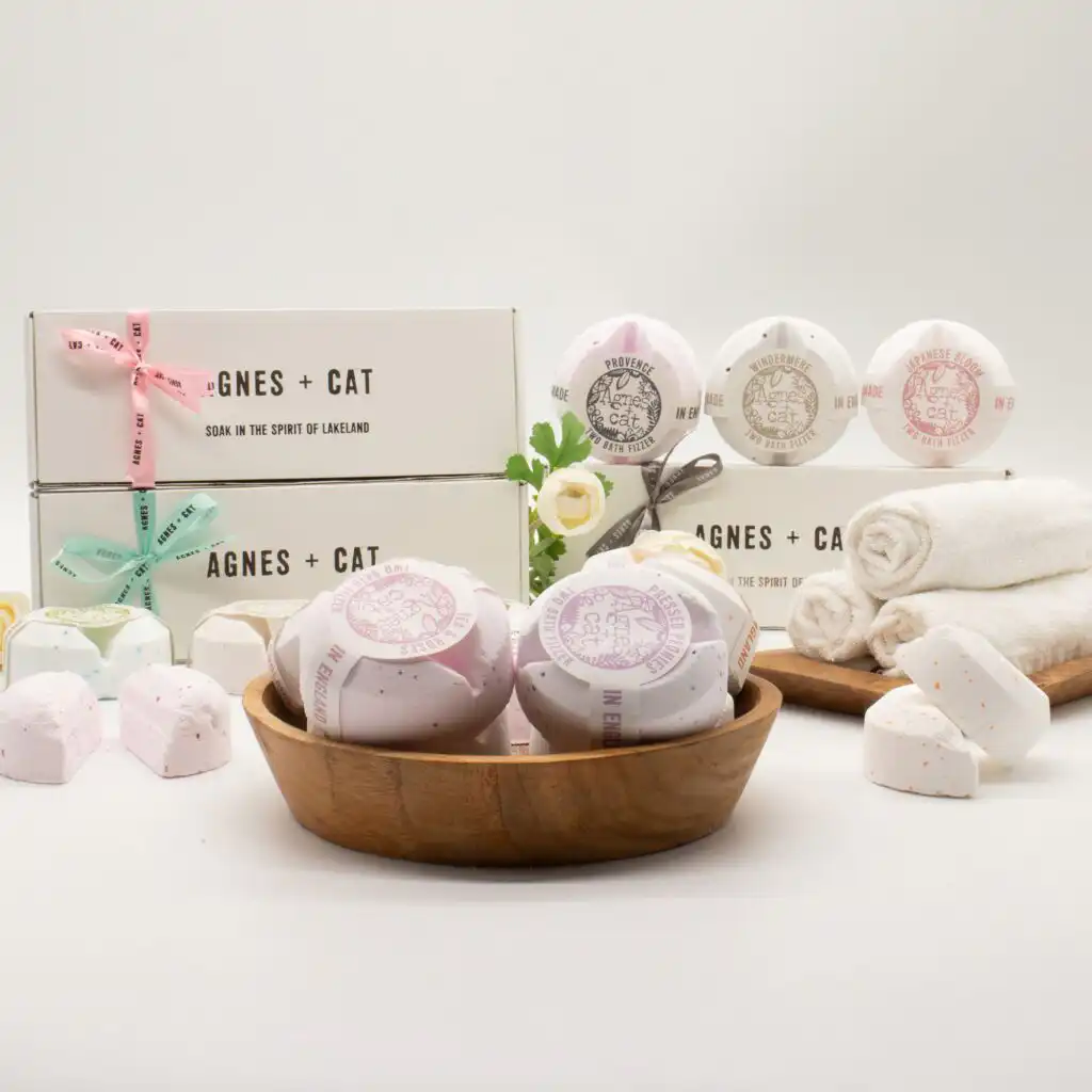 Agnes + Cat Lakeland Favourites Bath Fizzer Gift Set | www.artisangoods.co.uk 7 Agnes + Cat Lakeland Favourites Bath Fizzer Gift Set | www.artisangoods.co.uk 7